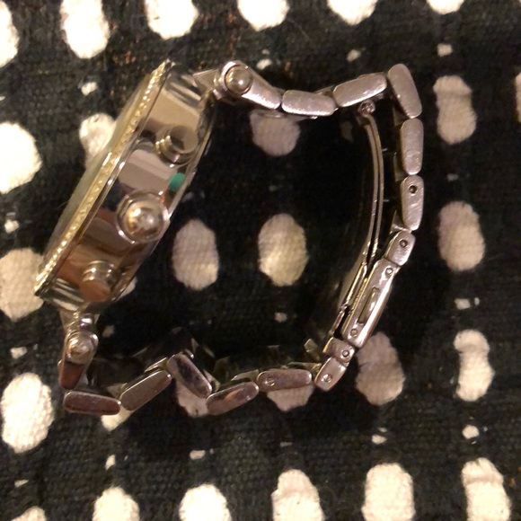 SILVER MICHAEL KORS WATCH! - Picture 2 of 4